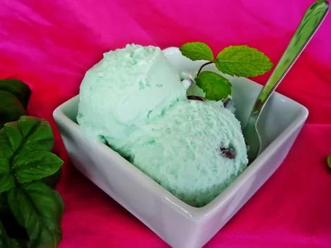 Zeleni sladoled - s mentom i bosiljkom