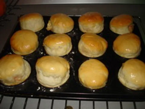 Muffin pogačice sa sirom i šunkom