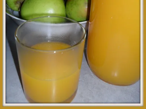Gusti sok od jabuke i mrkve