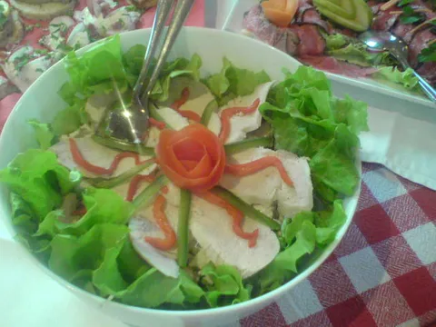 Pileća osvježavajuča salata