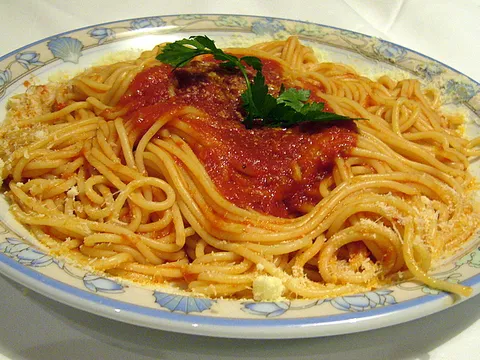Špageti sa umakom od rajčica