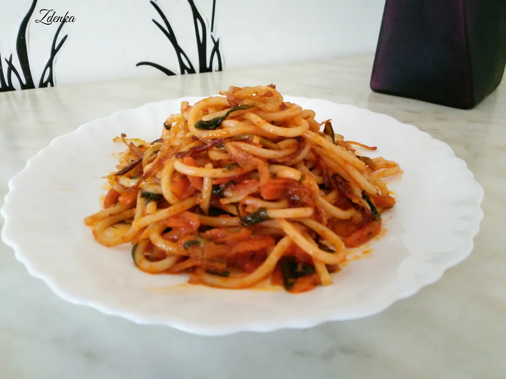 Špagete u paradajz sosu