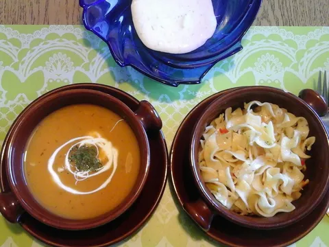 juha od batata , tjestenina s povrcem ,vrhnje s koprom i cesnjakom dodatak