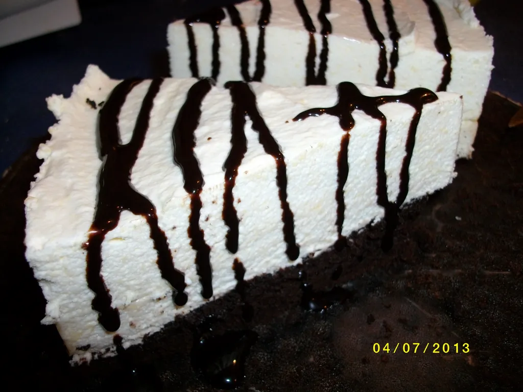 Torta s pjenicom od bijele čokolade