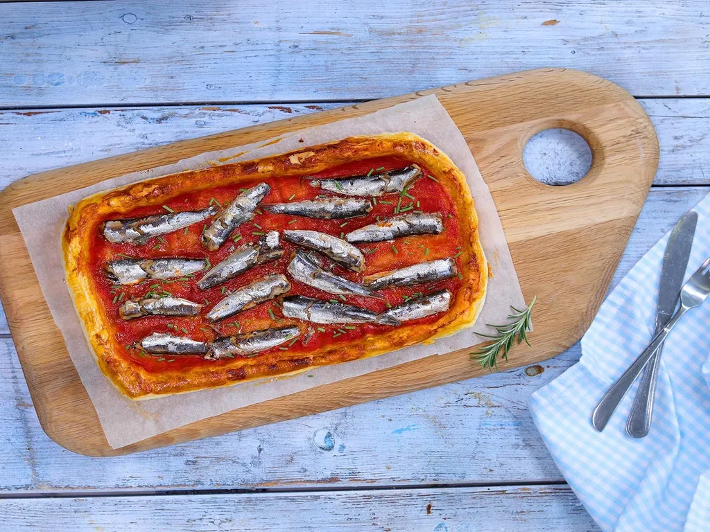 Tart sa sardinama i rajčicama