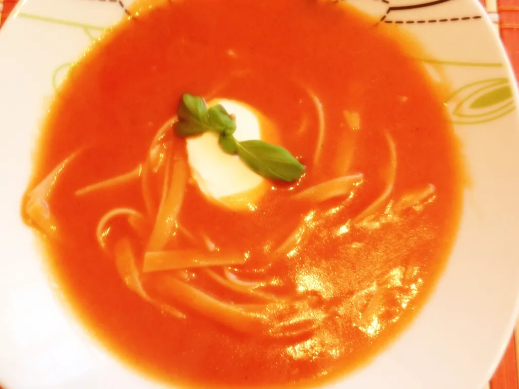 Gusta juha od rajčice za dvoje