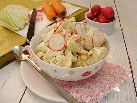 Salata s tjesteninom i povrćem