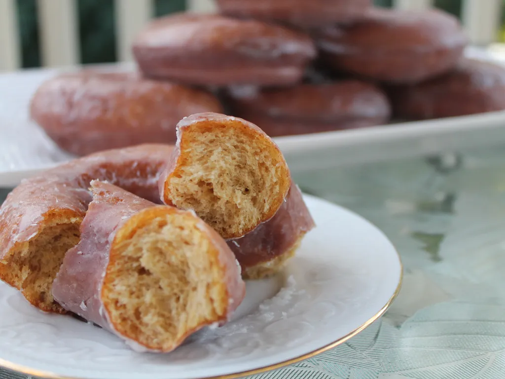 Glazirani doughnuts sa bucom