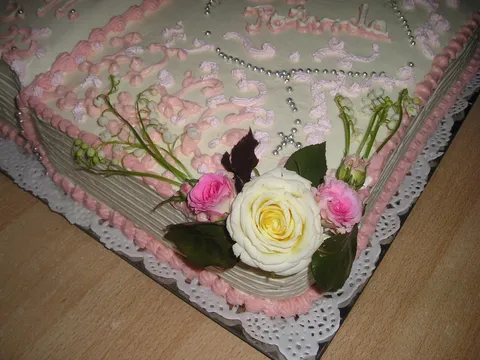 dekoracija na torti za krizmu