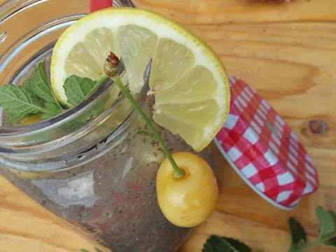 Voda s chiom i limunom -Chia frescha