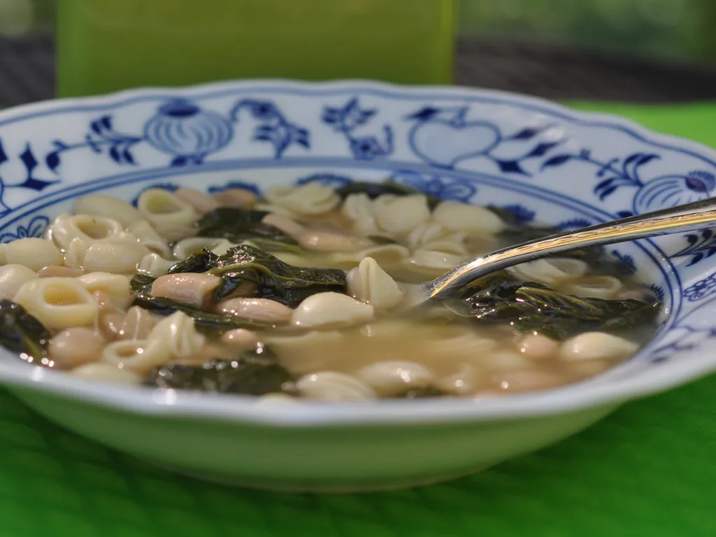 Supa sa spanaćem i belim pasuljem (Zuppa Toscana di Spinaci e Fagioli Cannellini)