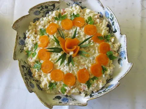 Francuska salata okupana domaćom majonezom :)