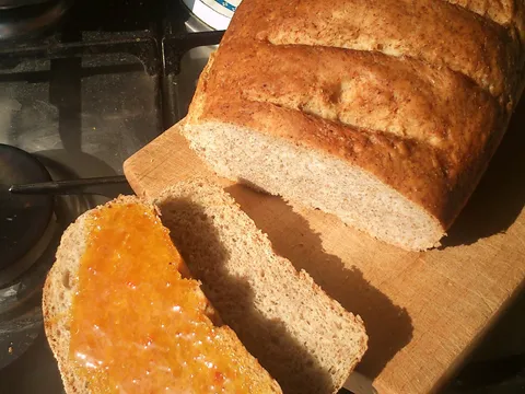 Jednostavni kruh s maslinovim uljem