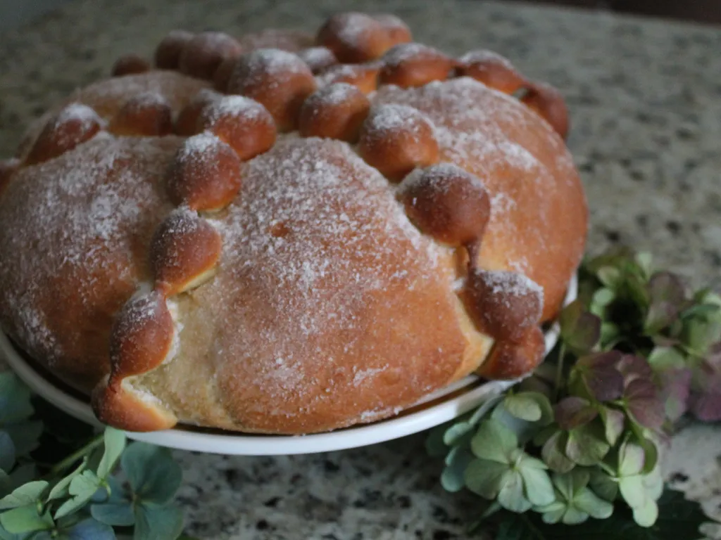 Pan de Muerto - Meksicki slatki kruh za Dan Mrtvih