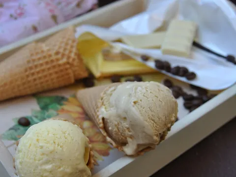 Sladoled s bijelom čokoladom i kavom