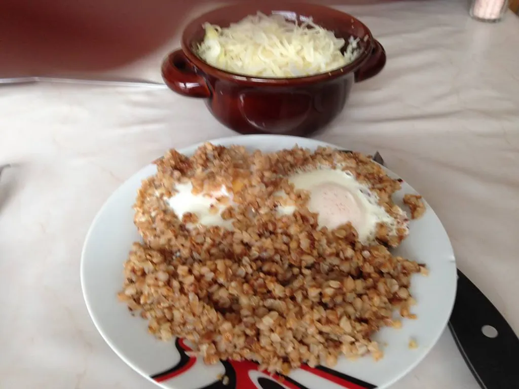 Heljda sa jajima (hrono doručak za 2 osobe)