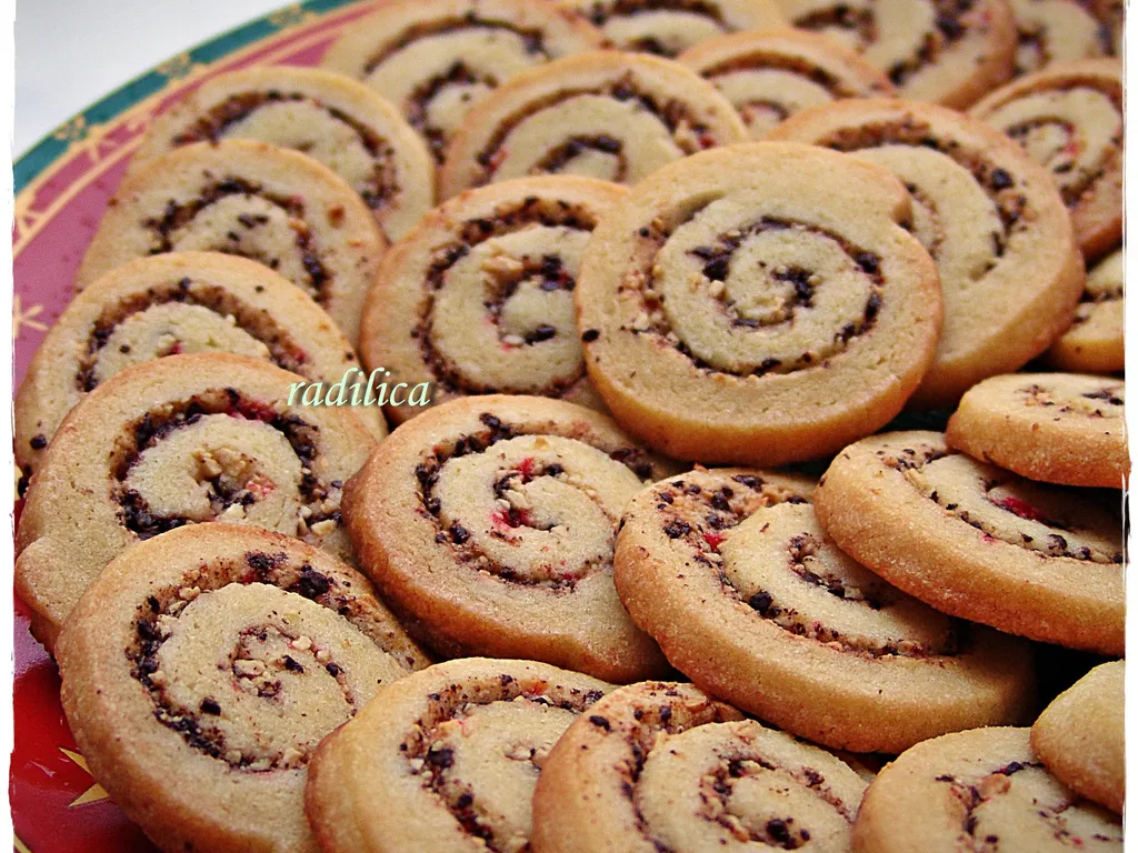 Peppermint rolatići (Peppermint Pinwheel Cookies)