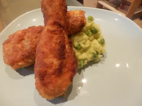 Southern fried chicken s pireom od graška