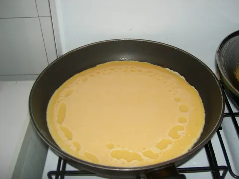 Prženje omleta sa šparogama