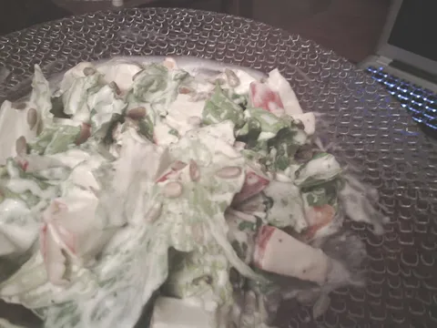 Zelena salata s jabukama