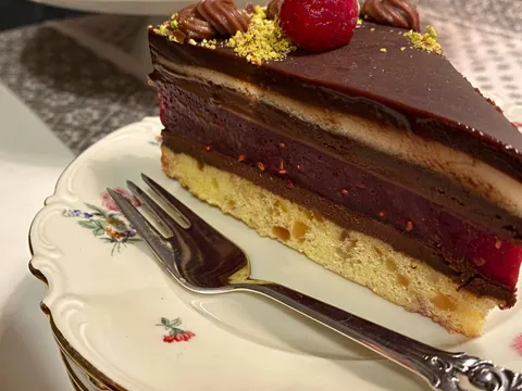 Cokoladna torta sa malinama i marcipanom Johanna Lafera