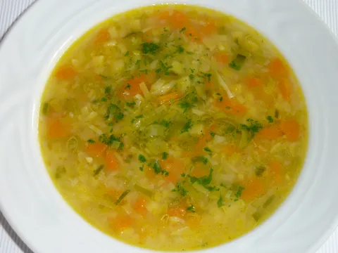 Jednostavna juha od poriluka