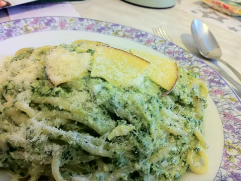 Green cheese spaghetti