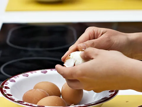 Unikatno cool okupljanje: guljenje jaja
