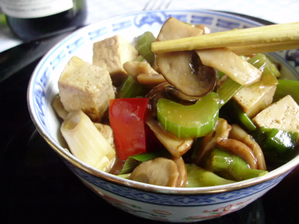 Tofu s povrćem u umaku od kamenica