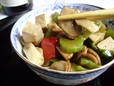 Tofu s povrćem u umaku od kamenica