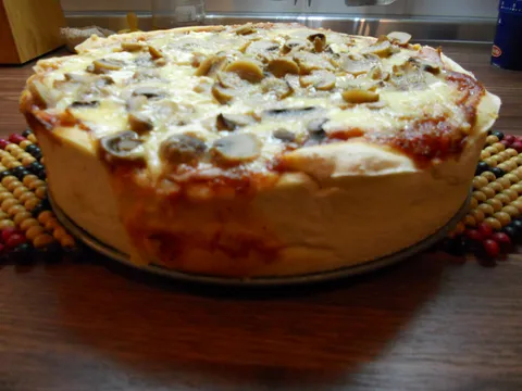 Deep Dish pizza – Chicago style by Taana