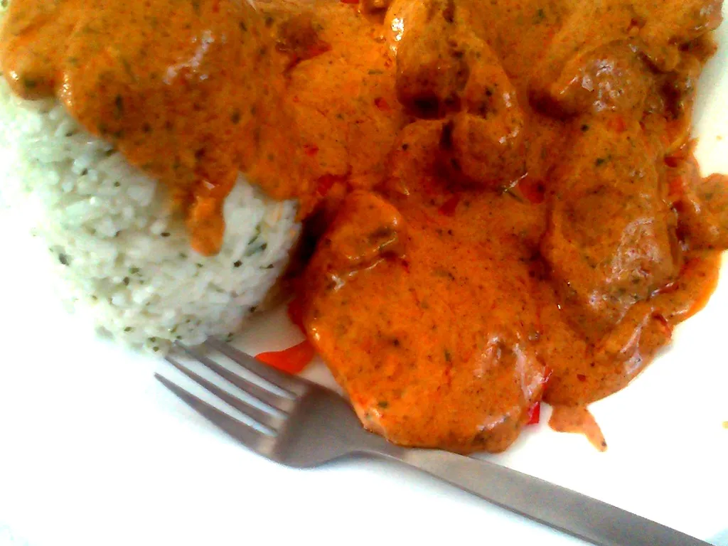 Čili (chili) piletina s rižom