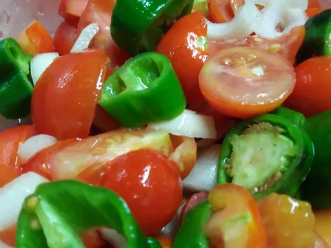 Salata zeleno crveno i bijelo