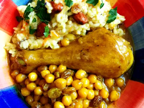Marokanska piletina i prilog od pirinča sa bademom i suvim grožđem