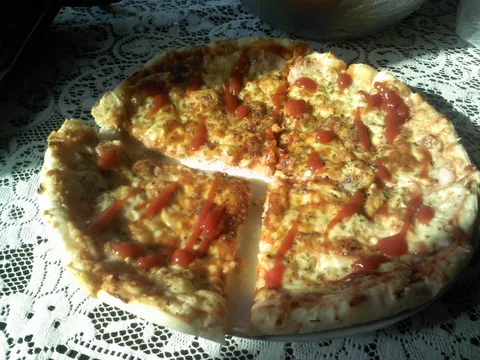 Danas na meniju - brzinska pizza (domace testo) :)
