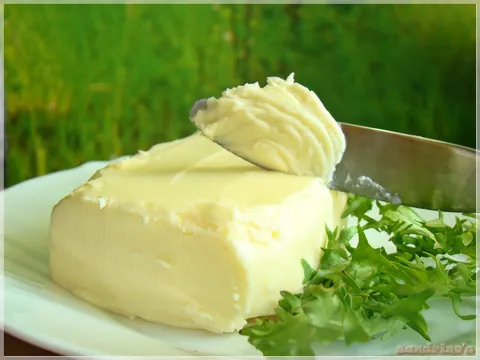 Domaći maslac od slatkog i kiselog vrhnja