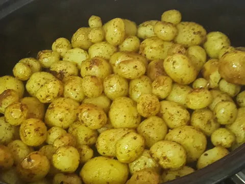 Peceni mladi krompir