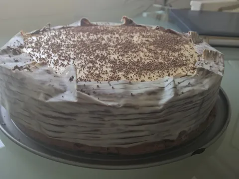 dvobojna ledena čokoladna torta