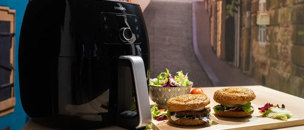 Savršeno hrskavo bez duboke masnoće? Isprobali smo Philips Airfryer XXL premium i pripremili savršen burger!
