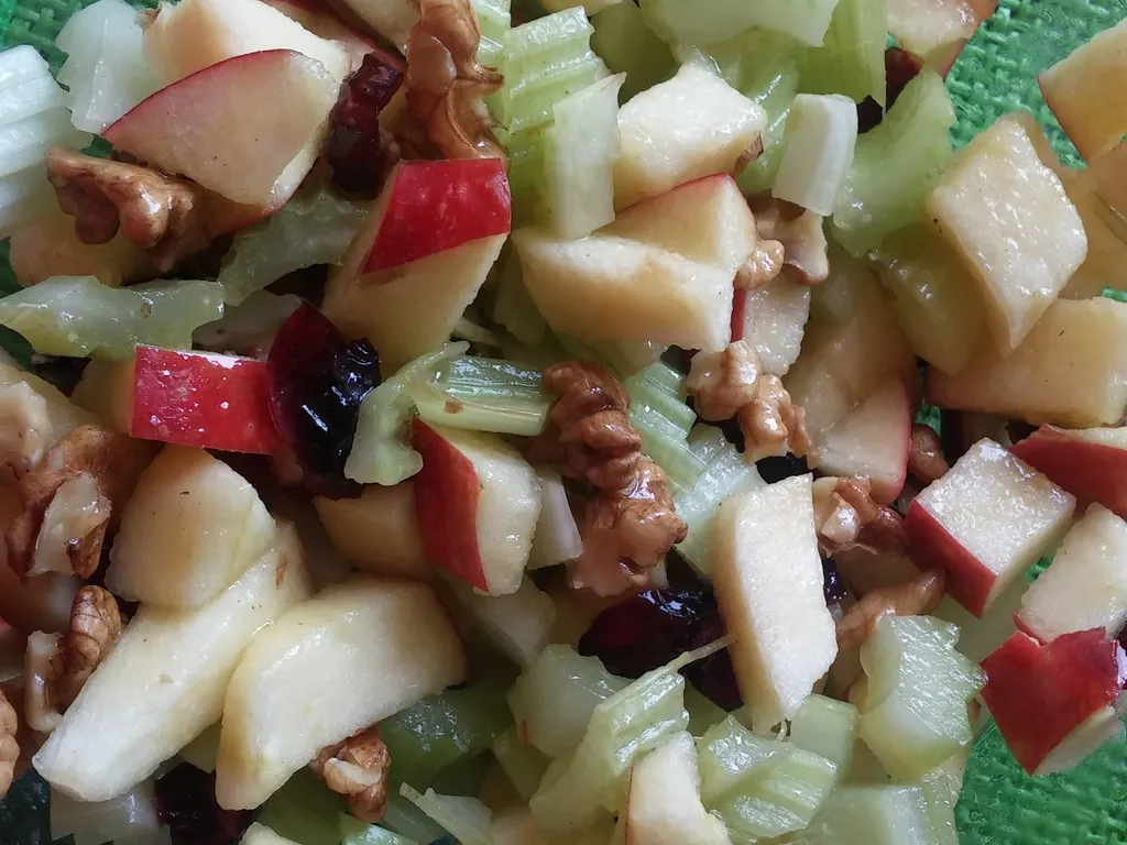 Salata od celerovih stapki i jabuke (3 recepta+salata od celera i datula)
