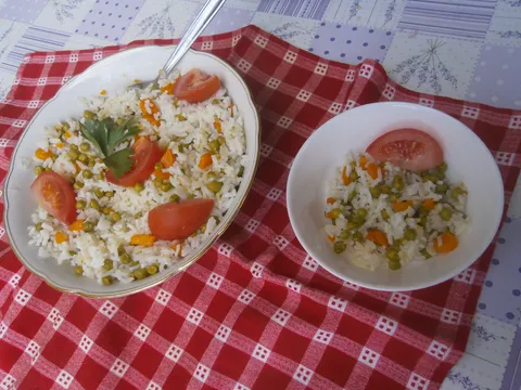 Šarena salata od povrća i riže - Mediteranska salata