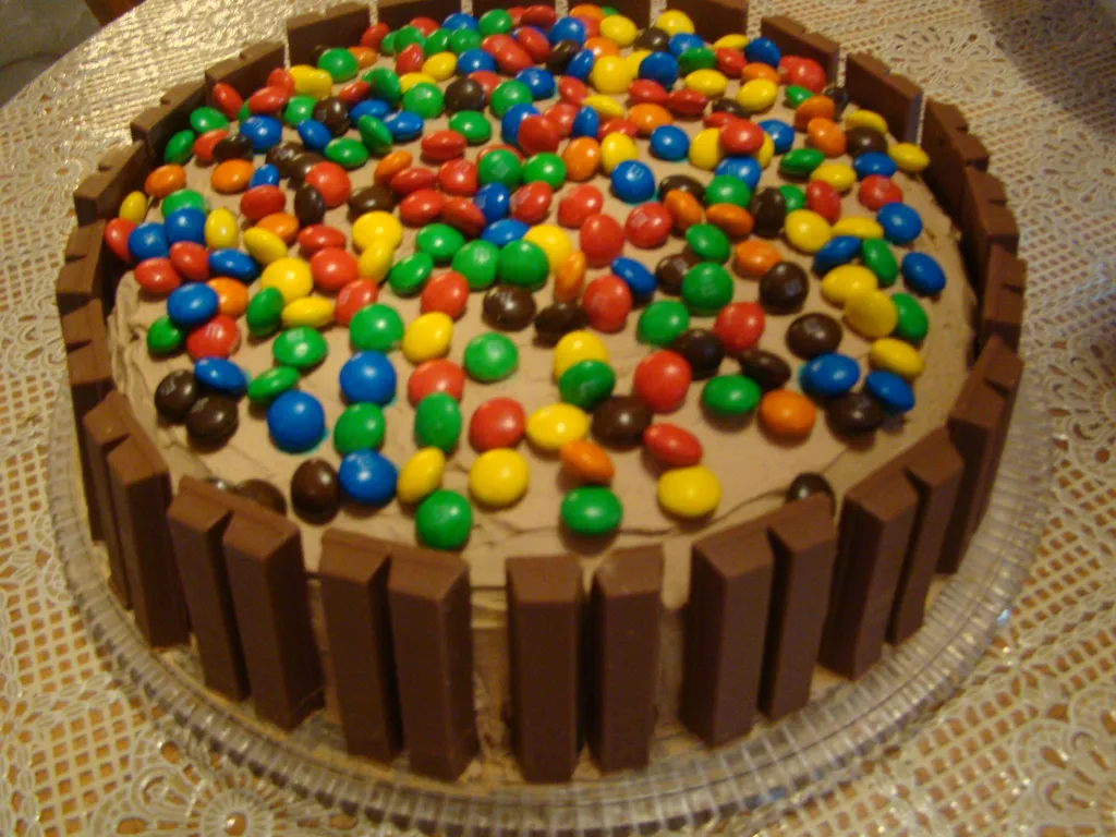 šarena čokoladna torta