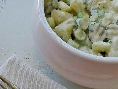 Salata od krompira i mladog luka
