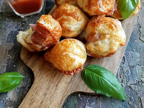 pizza muffins by Meddina