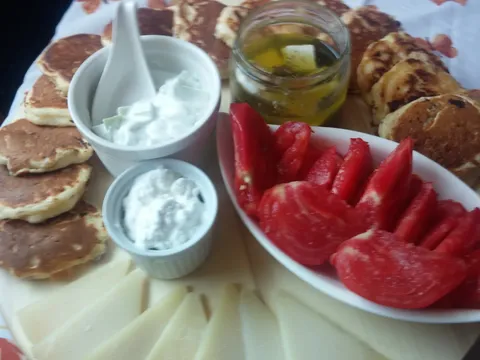 Palačinke od sira(popečci)-Kahvaltilik Peynirli Pofuduk Pankek