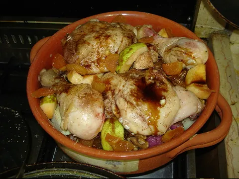 Chicken pot festivale avec des fruits