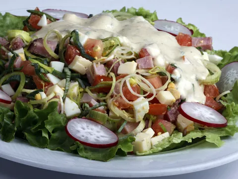 Salata od poriluka i šunke