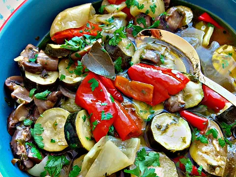 Poširano povrće na grčki način