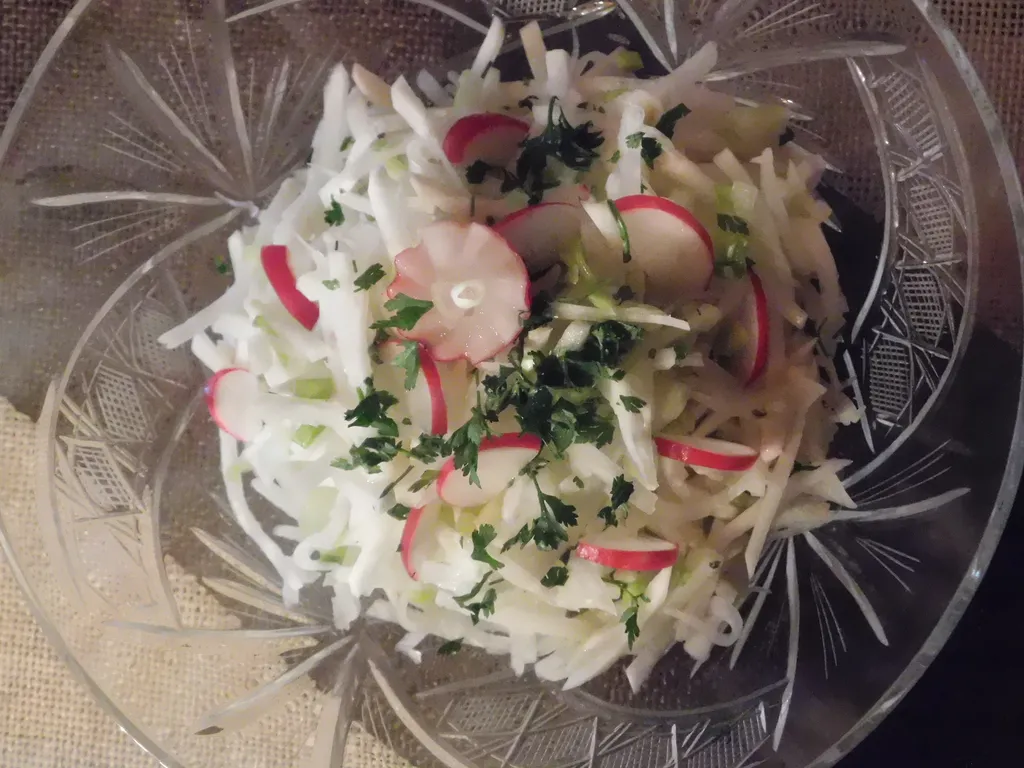 salata od rotkve i praziluka