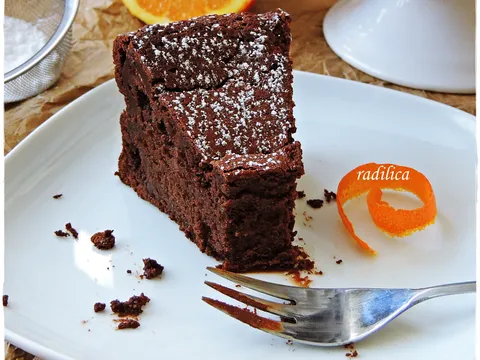 Hladna Čokoladna torta sa ukusom Narandže